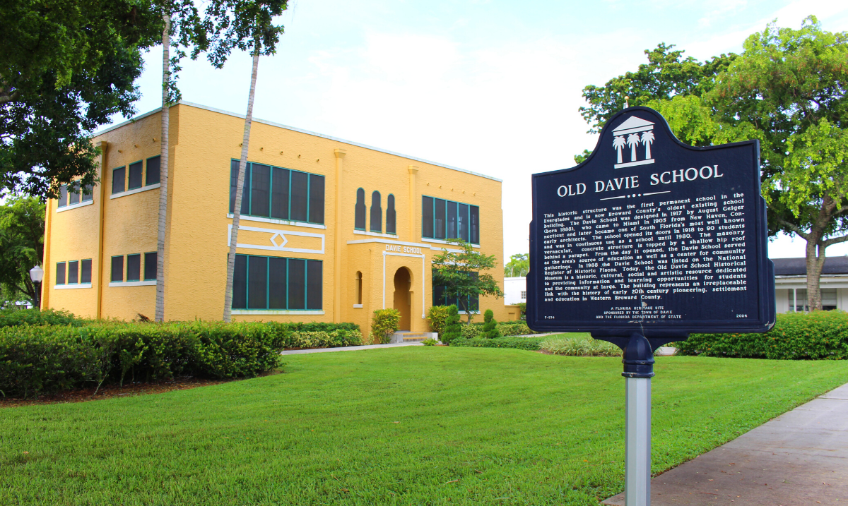 Picture of Old Davie School and historical marker