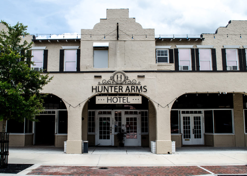 Hunter Arms Hotel- St. Cloud