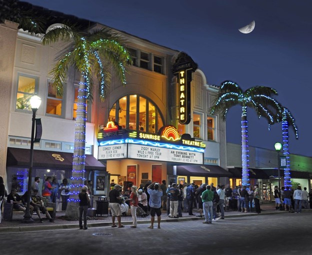 A photo taken at night of Sunrise Theatre in Fort Pierce.